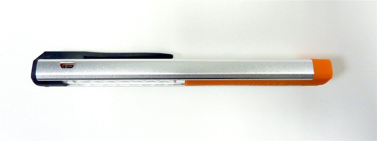 <div class='descrGalleryTitle'>OSRAM PENLIGHT 150 - LAMPADA LED PROFESSIONALE</div><div class='descrGalleryText'><p>Vi piace mettere le mani sul motore o mettere a punto la ciclistica? Montare accessori o cambiare la catena? Vi serve una lampada come questa. Con i suoi 150 lumen è una delle più sottili e luminose sul mercato. Fornisce luce bianca fino a 6.000 K. E può essere fissata in modo flessibile grazie ad un magnete a clip, che lascia le mani libere. SI ricarica tramite USB.</p>
<p><b>PREZZO AL PUBBLICO: 52,00 euro</b></p>
</div>